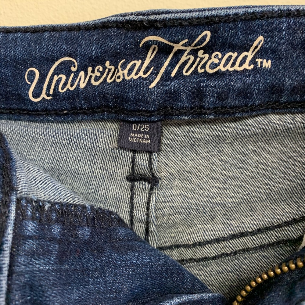 Universal Thread Denim Shorts. Size 0/25 - Picture 3 of 7